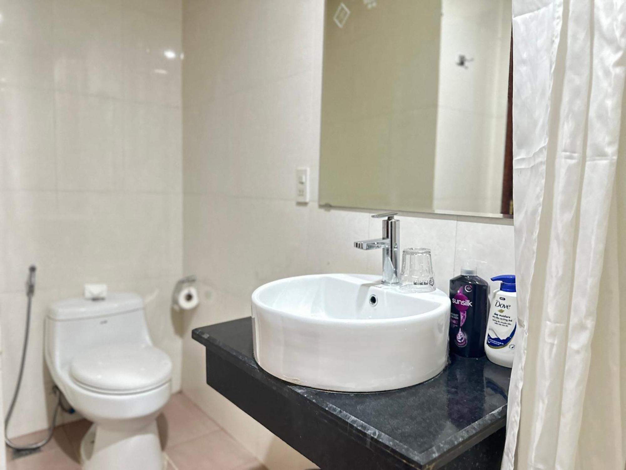 Ruby Star Hotel- Near Ben Thanh Market Хошимин Экстерьер фото