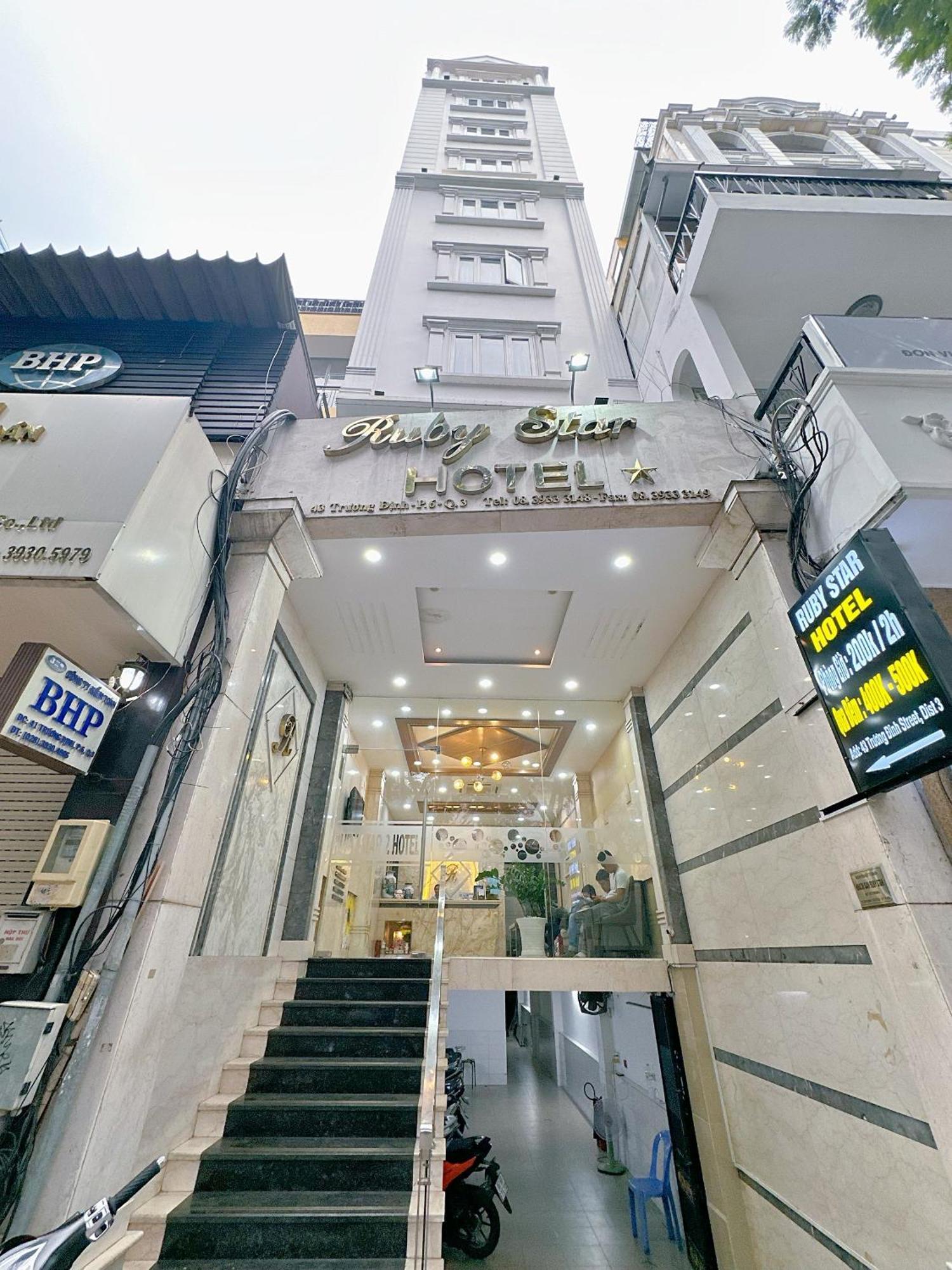 Ruby Star Hotel- Near Ben Thanh Market Хошимин Экстерьер фото