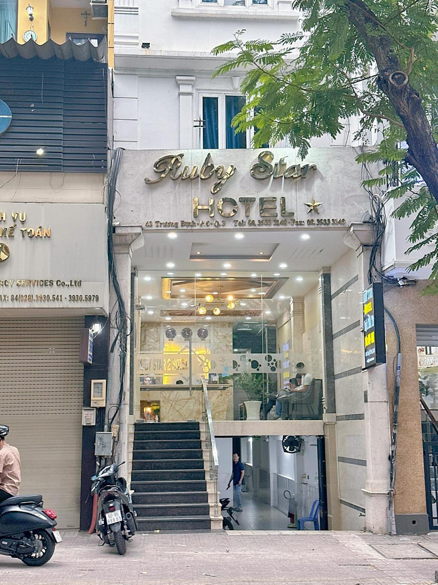 Ruby Star Hotel- Near Ben Thanh Market Хошимин Экстерьер фото