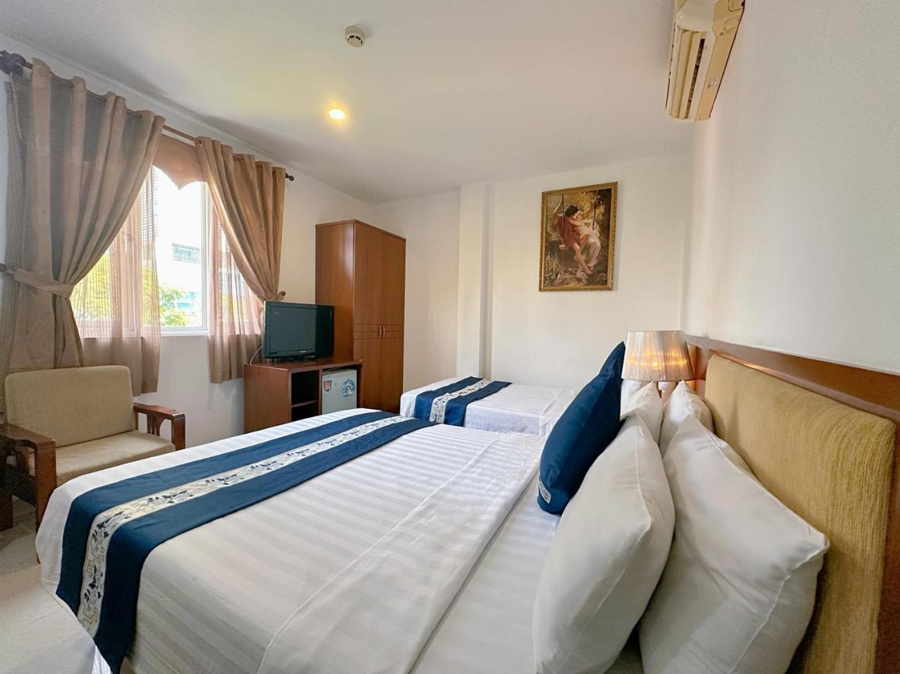 Ruby Star Hotel- Near Ben Thanh Market Хошимин Экстерьер фото