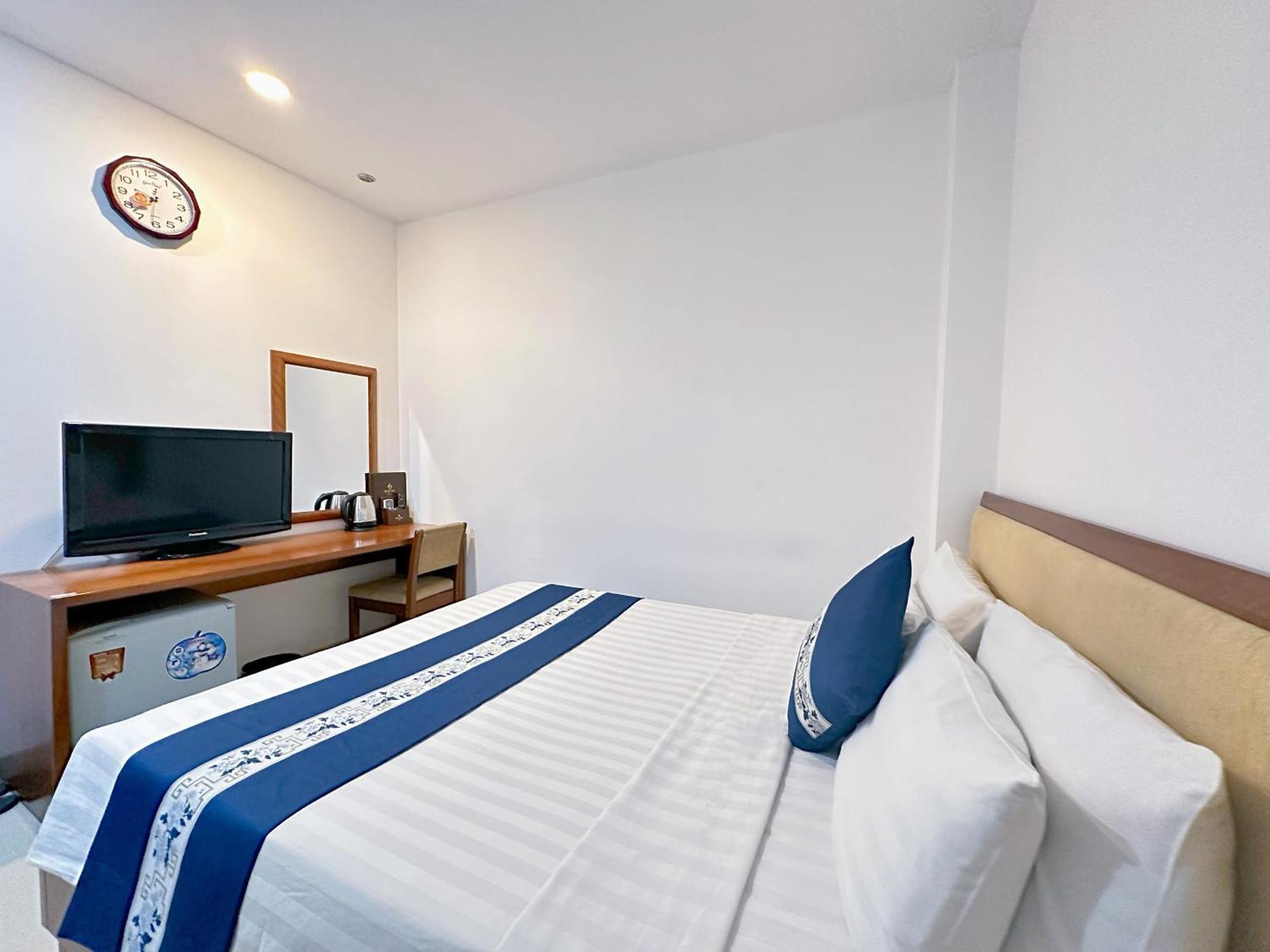 Ruby Star Hotel- Near Ben Thanh Market Хошимин Экстерьер фото