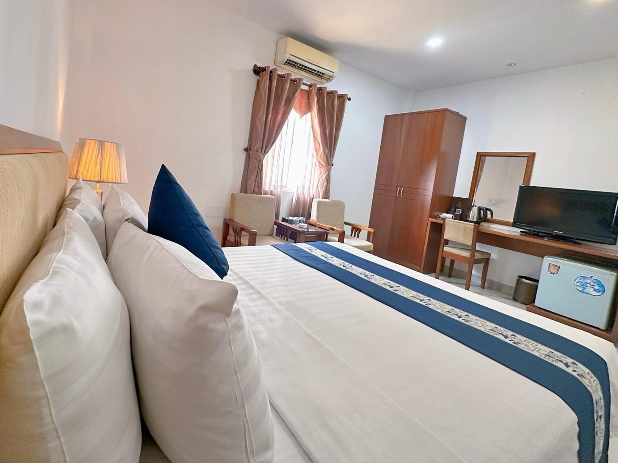 Ruby Star Hotel- Near Ben Thanh Market Хошимин Экстерьер фото