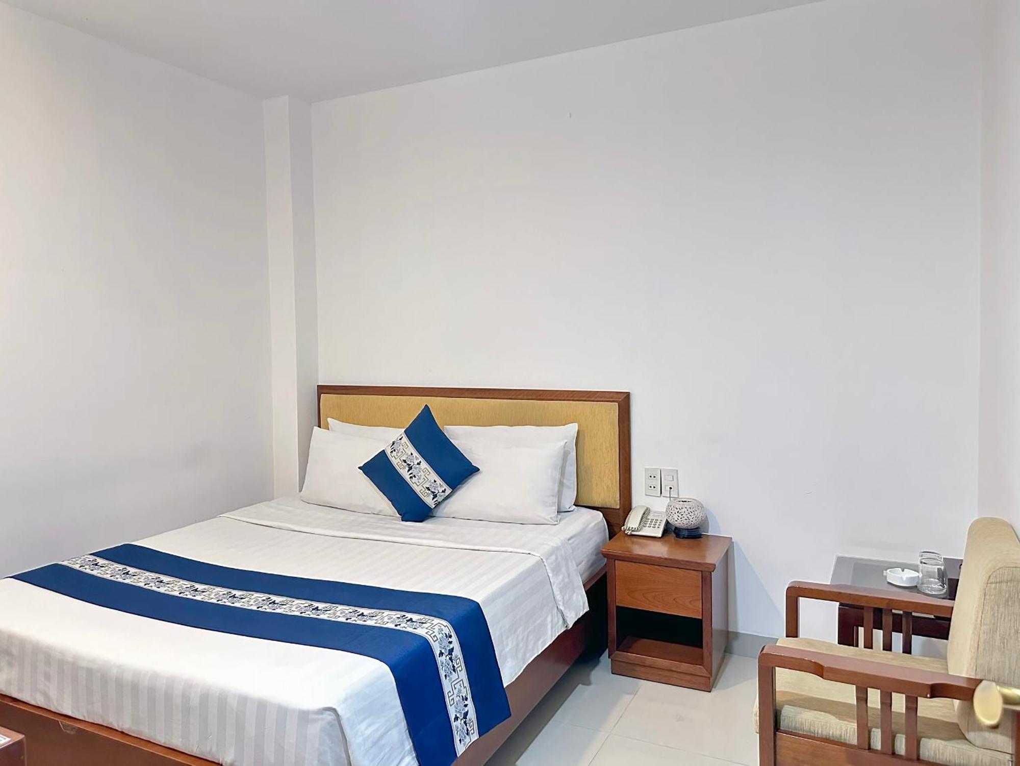 Ruby Star Hotel- Near Ben Thanh Market Хошимин Экстерьер фото