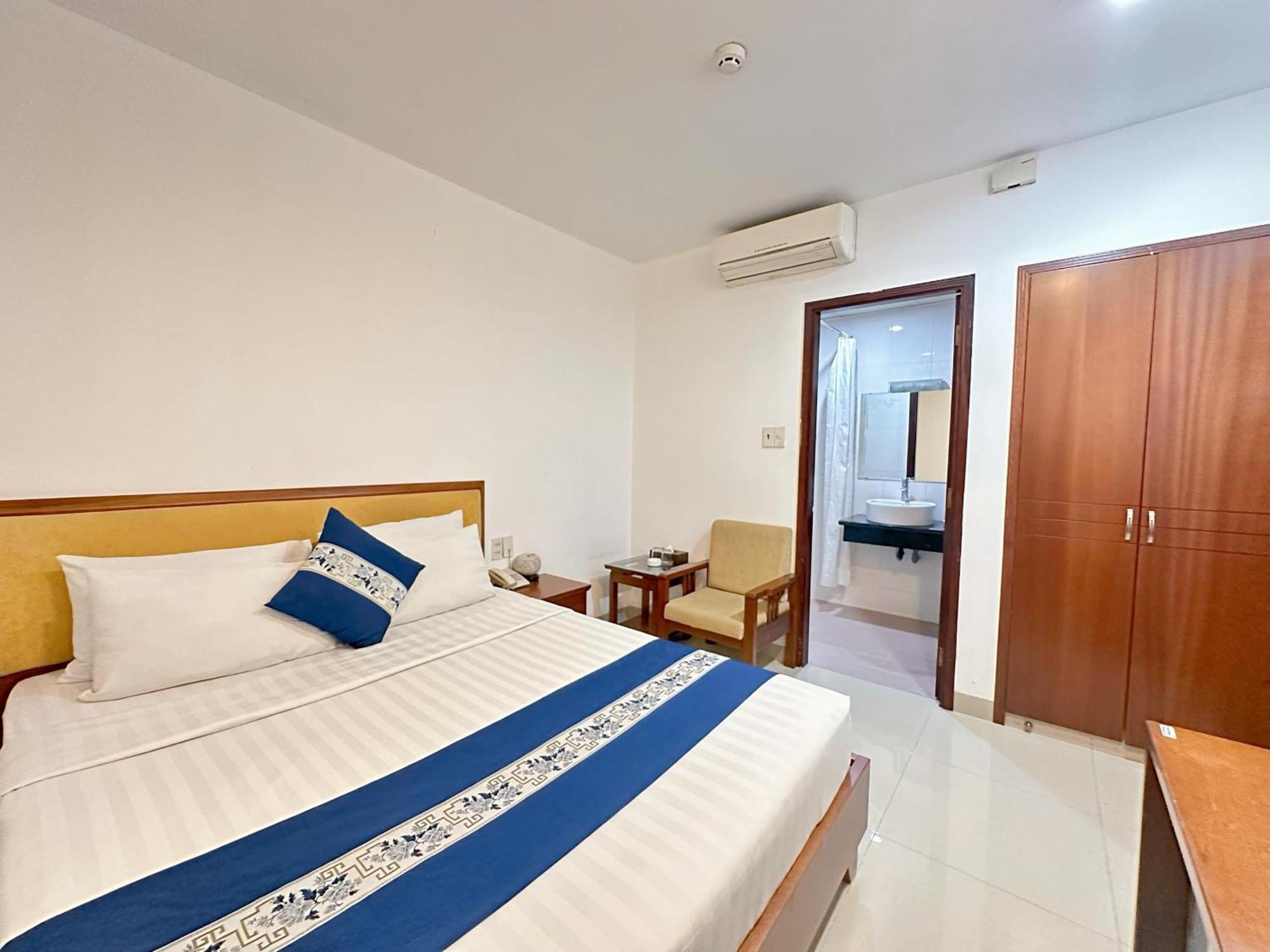 Ruby Star Hotel- Near Ben Thanh Market Хошимин Экстерьер фото